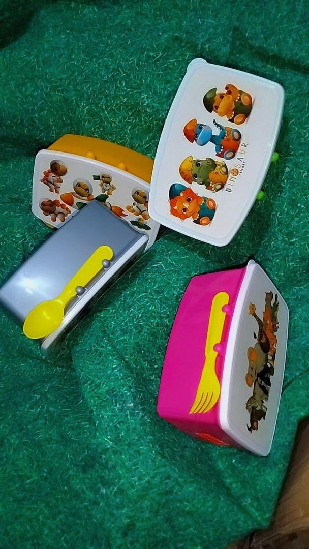 Kids lunchbox with compartment